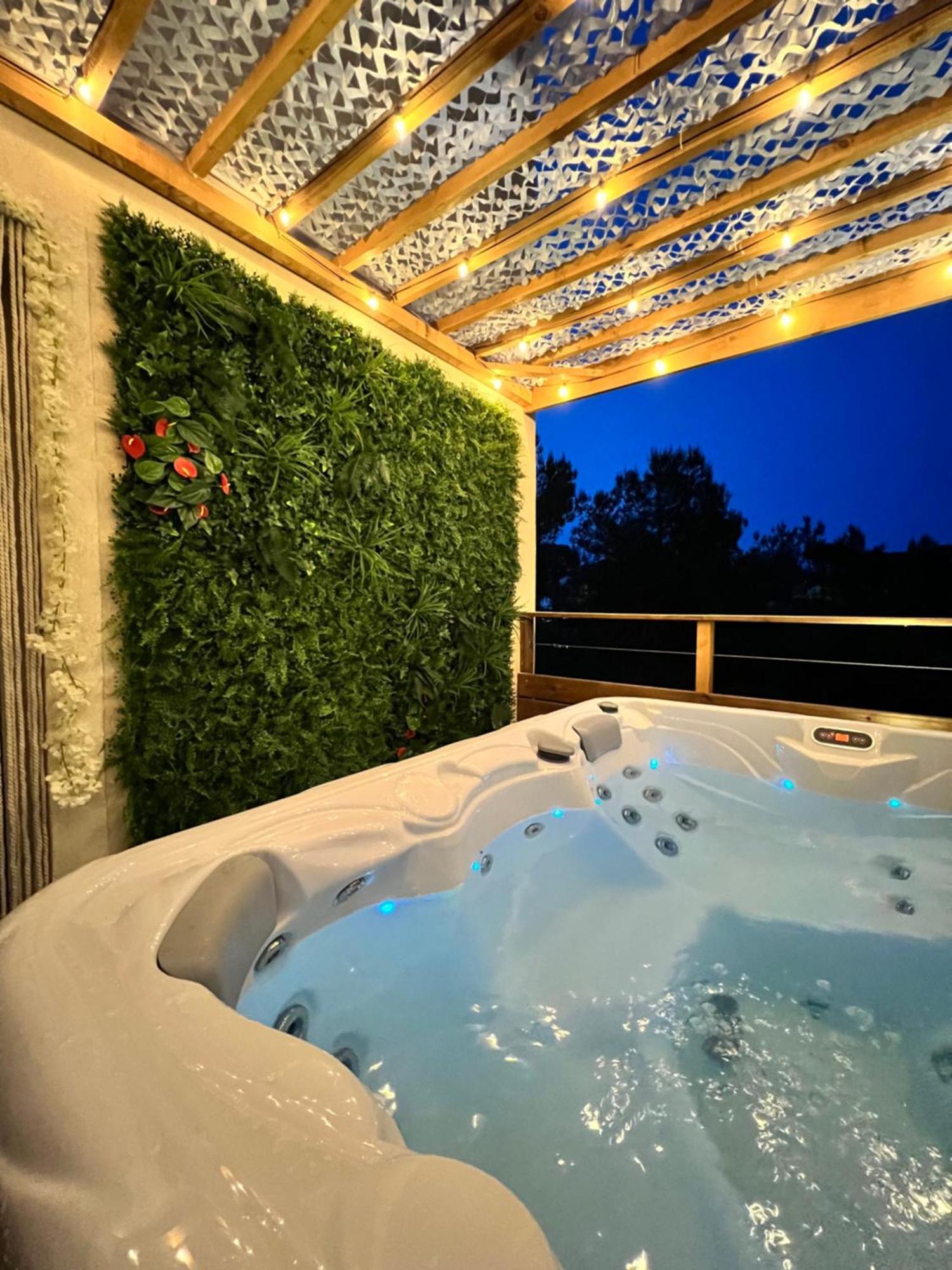 Love Room Tente Lodge Spa Mfg Chez C&C, Exclusivement Reservee Aux Adultes Cantaron Exteriér fotografie